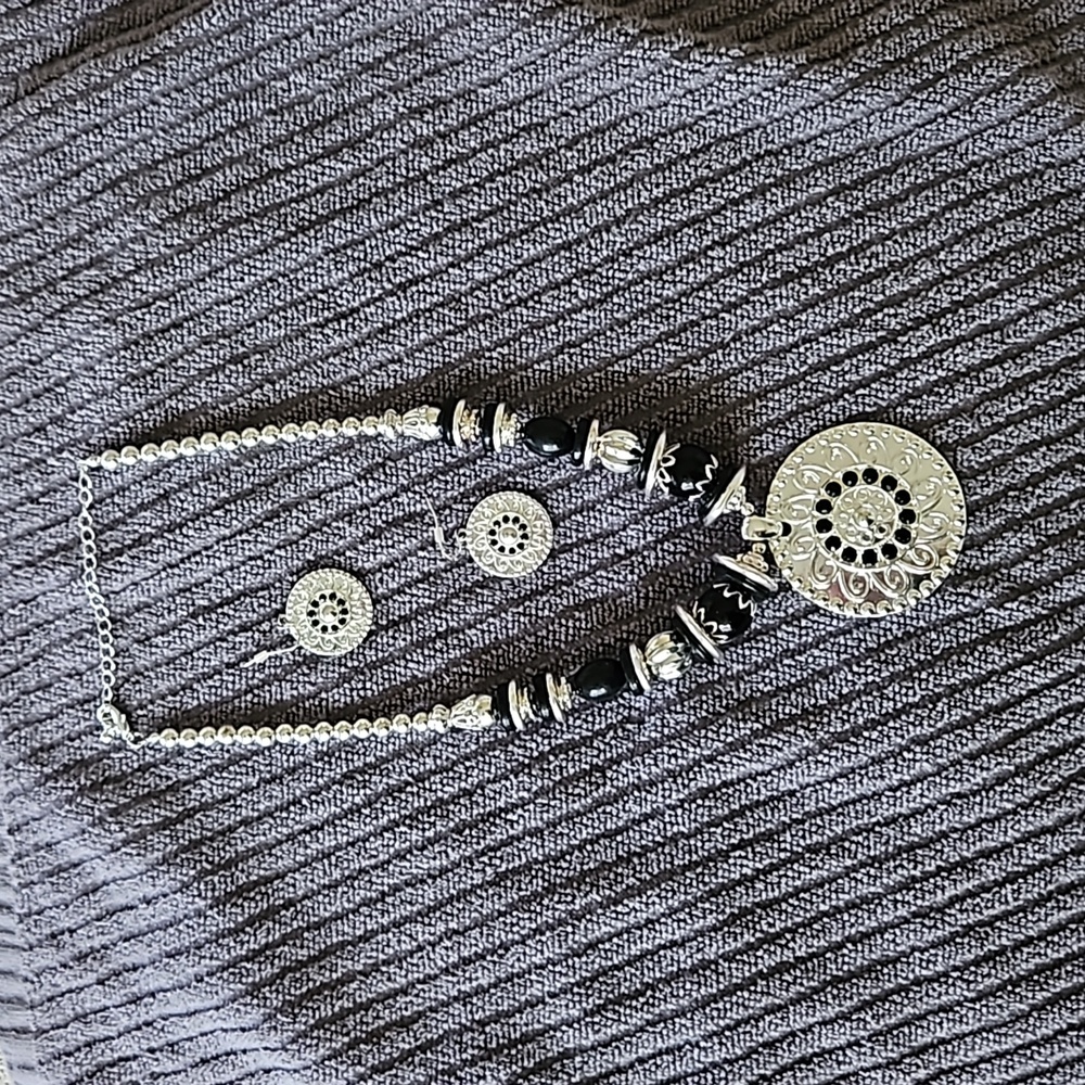 Necklace/earrings